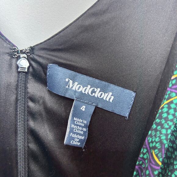 Modcloth Green Purple Flower Floral V-Neck Short Sleeve Tie Pleated Dress 4 - Picture 8 of 9